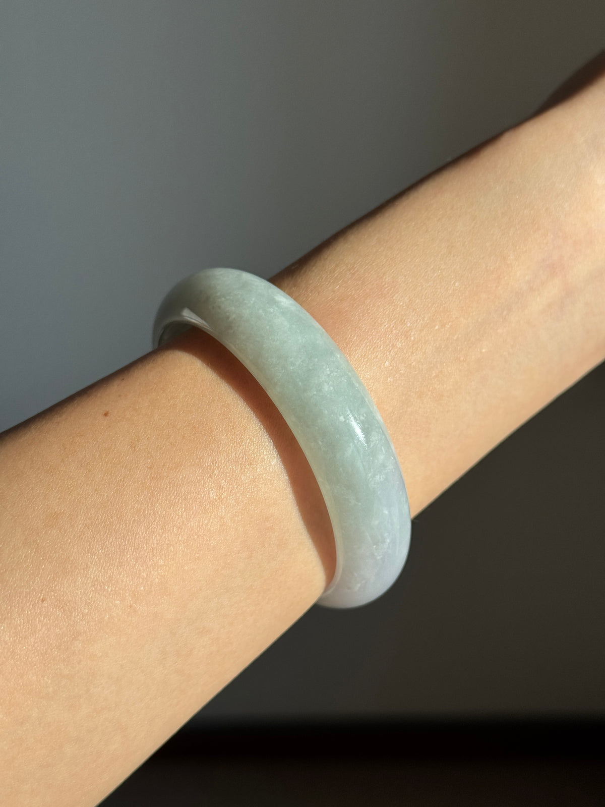 #0447 Icy Light Green Snow Flakes Jade Bangle Size 56.7