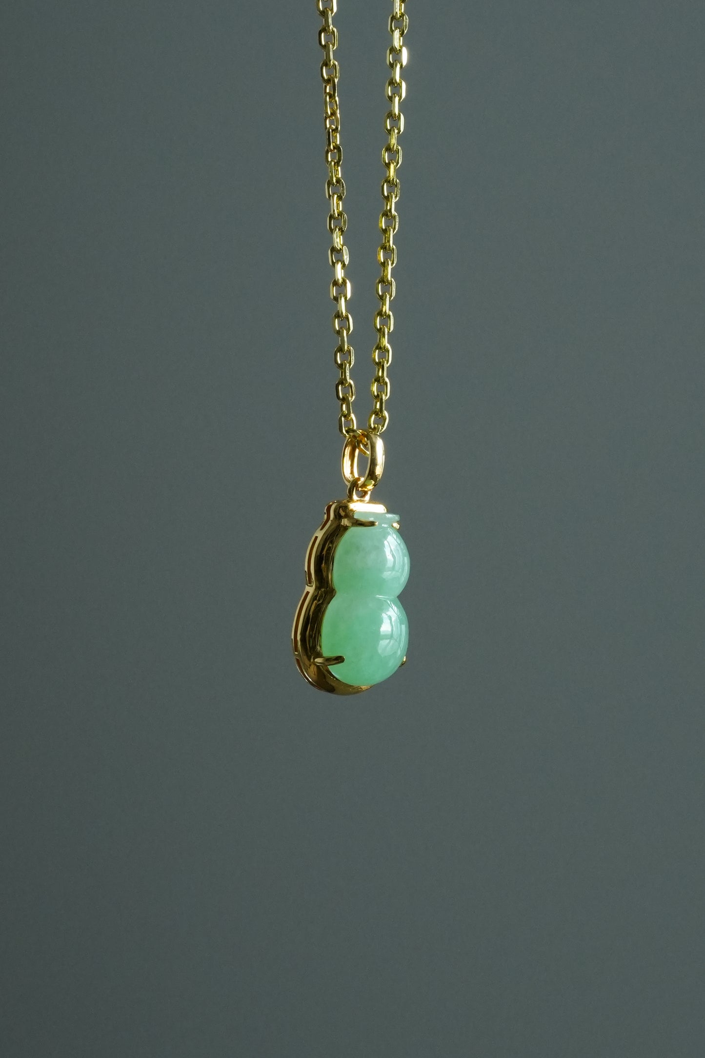 #0427 "Hulu" Icy Vivid Green Jadeite Jade 18K Yellow Gold Pendant