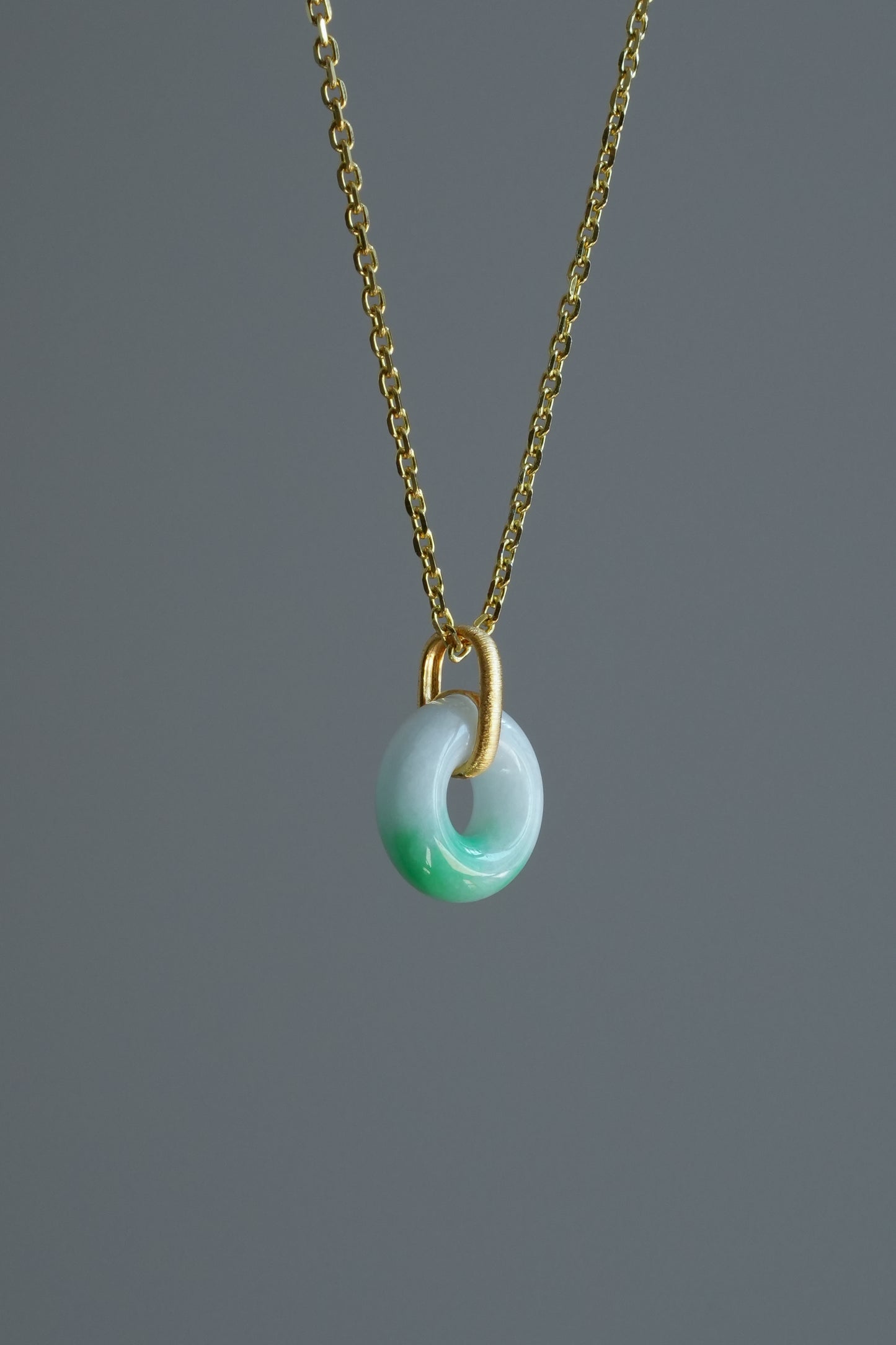 #0455 "Bi" Vivid Green Jadeite Jade Donut 18K Yellow Gold Pendant