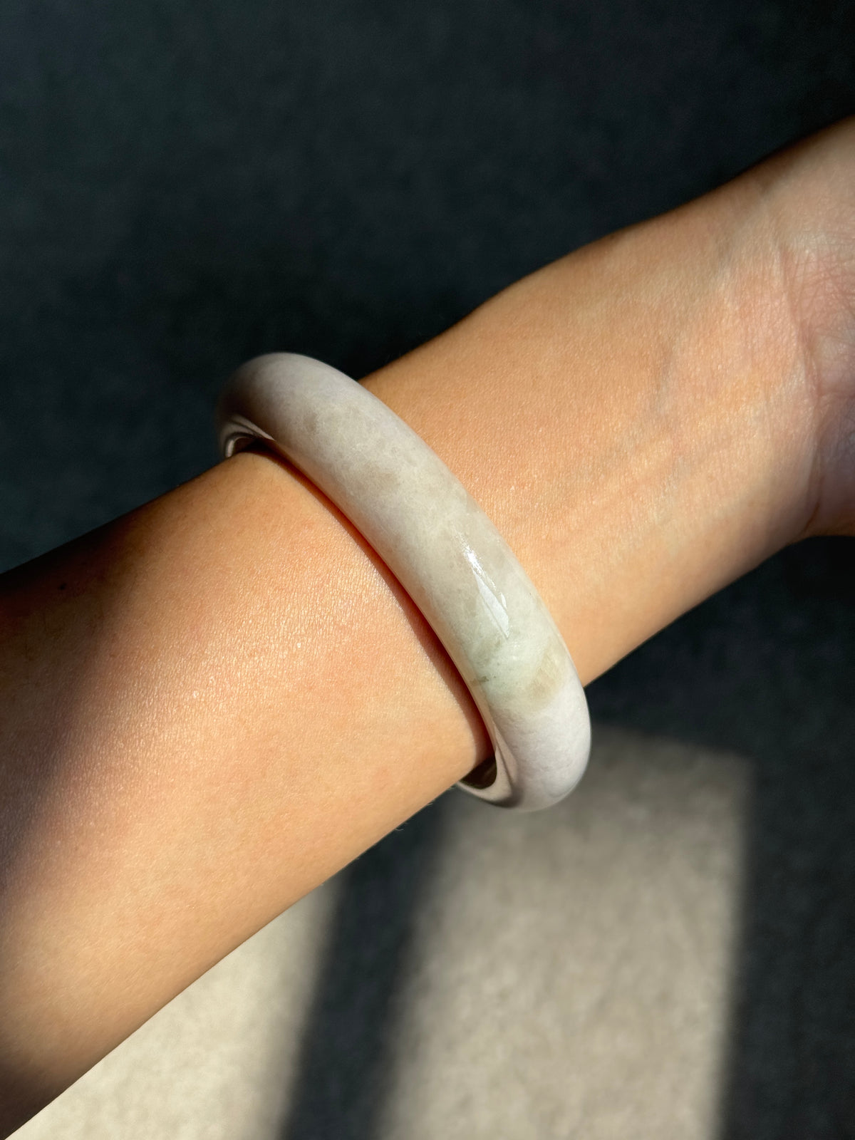 #0452 White Light Green Jade Bangle Size 59