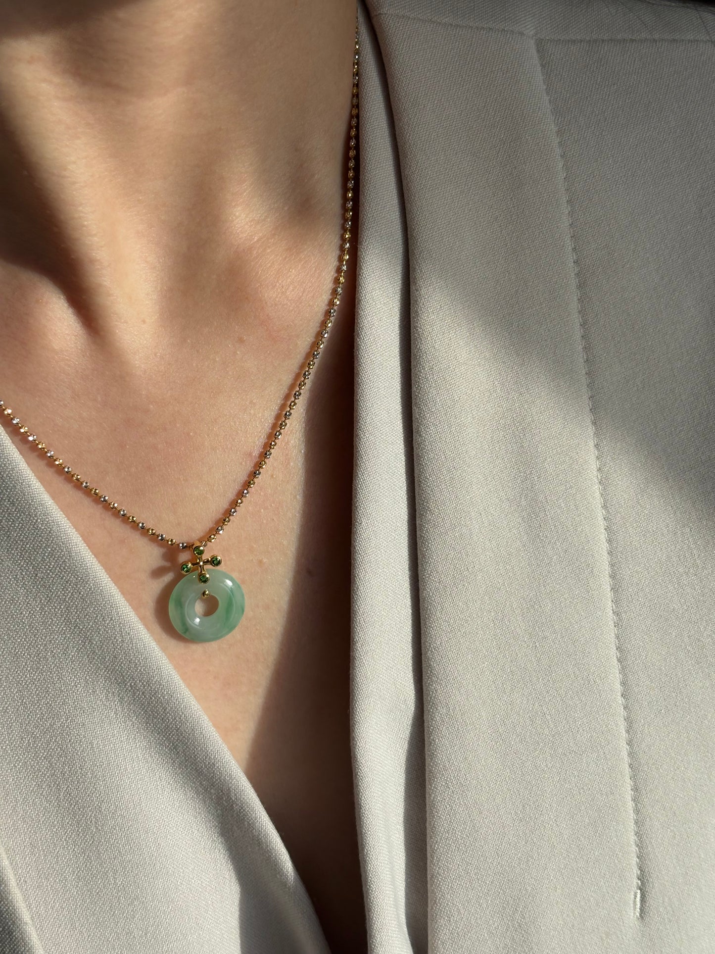 #P0467 "Bi" Icy Vivid Green Jadeite Jade Donut 18K Yellow Gold Pendant