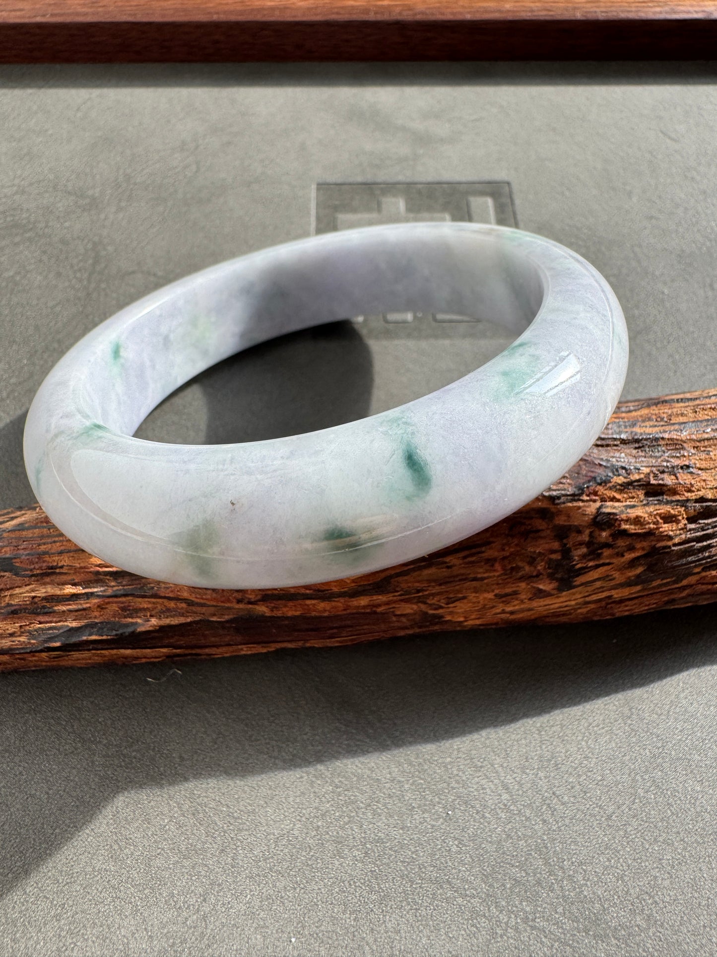 #0332 Spring Lavender Green Jade Bangle Size 57.8
