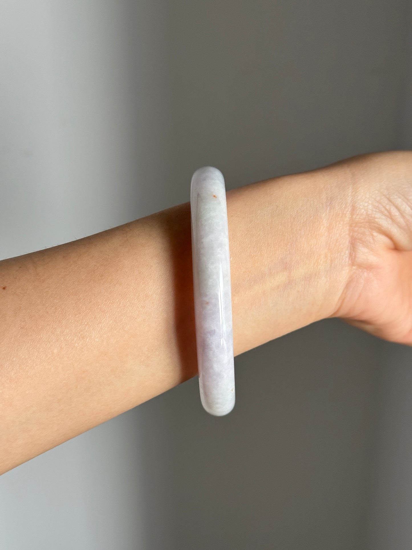 #0370 Sun Green Lavender Jade Bangle Size 59.4 (fits up to 61)