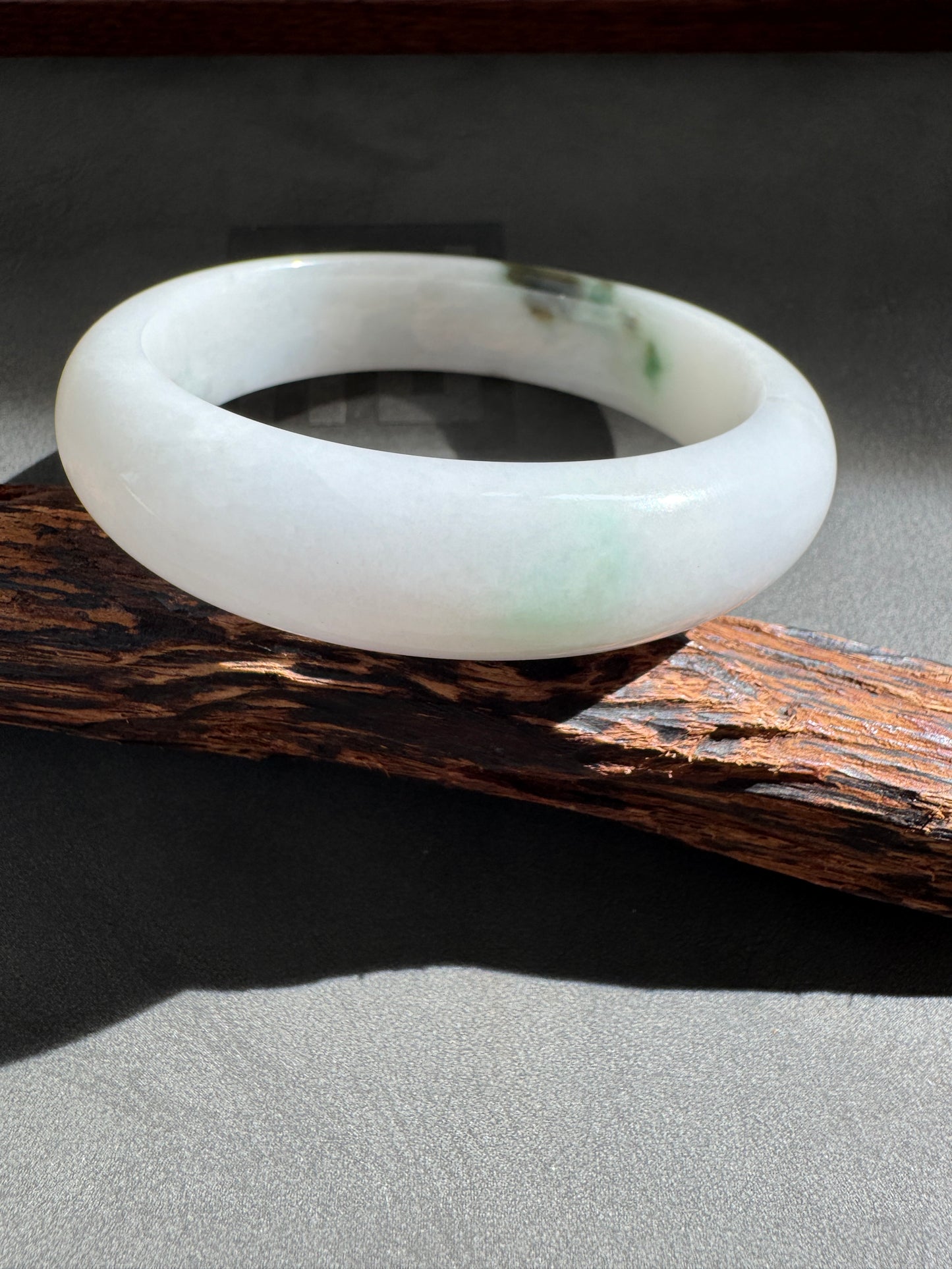 #0272 White Yellow Flower Green Jade Bangle Size 55.3