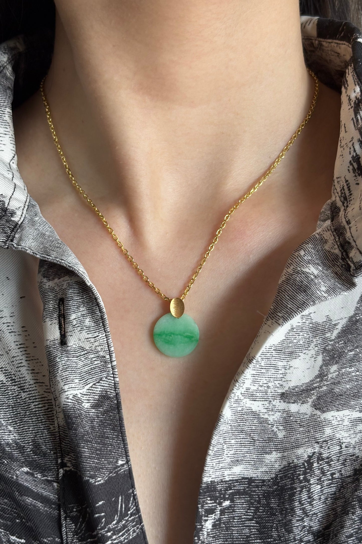 #P0453 "Wushi/Peace" Vivid Green Jadeite Jade 18K Yellow Gold Pendant