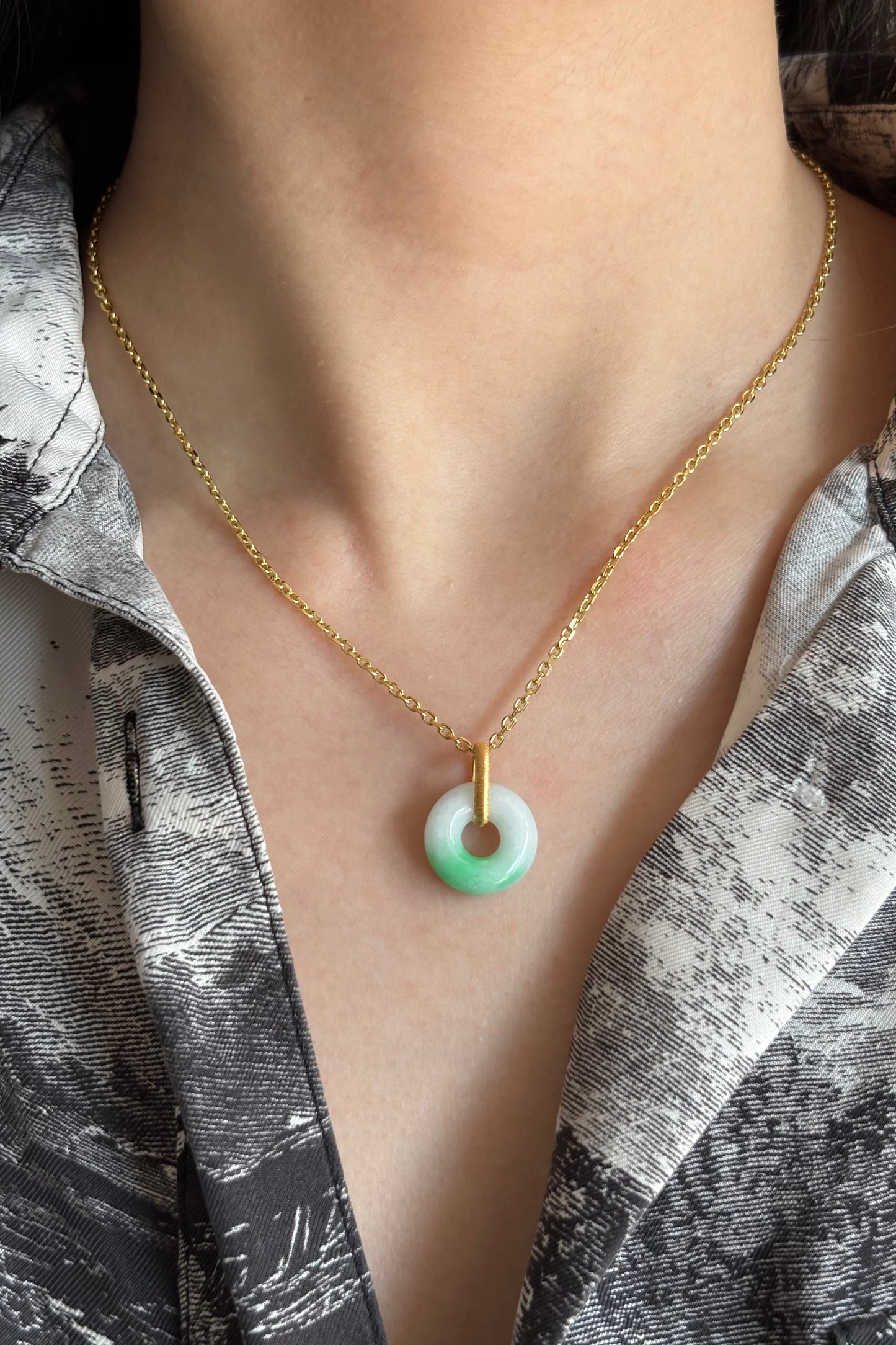 #0455 "Bi" Vivid Green Jadeite Jade Donut 18K Yellow Gold Pendant