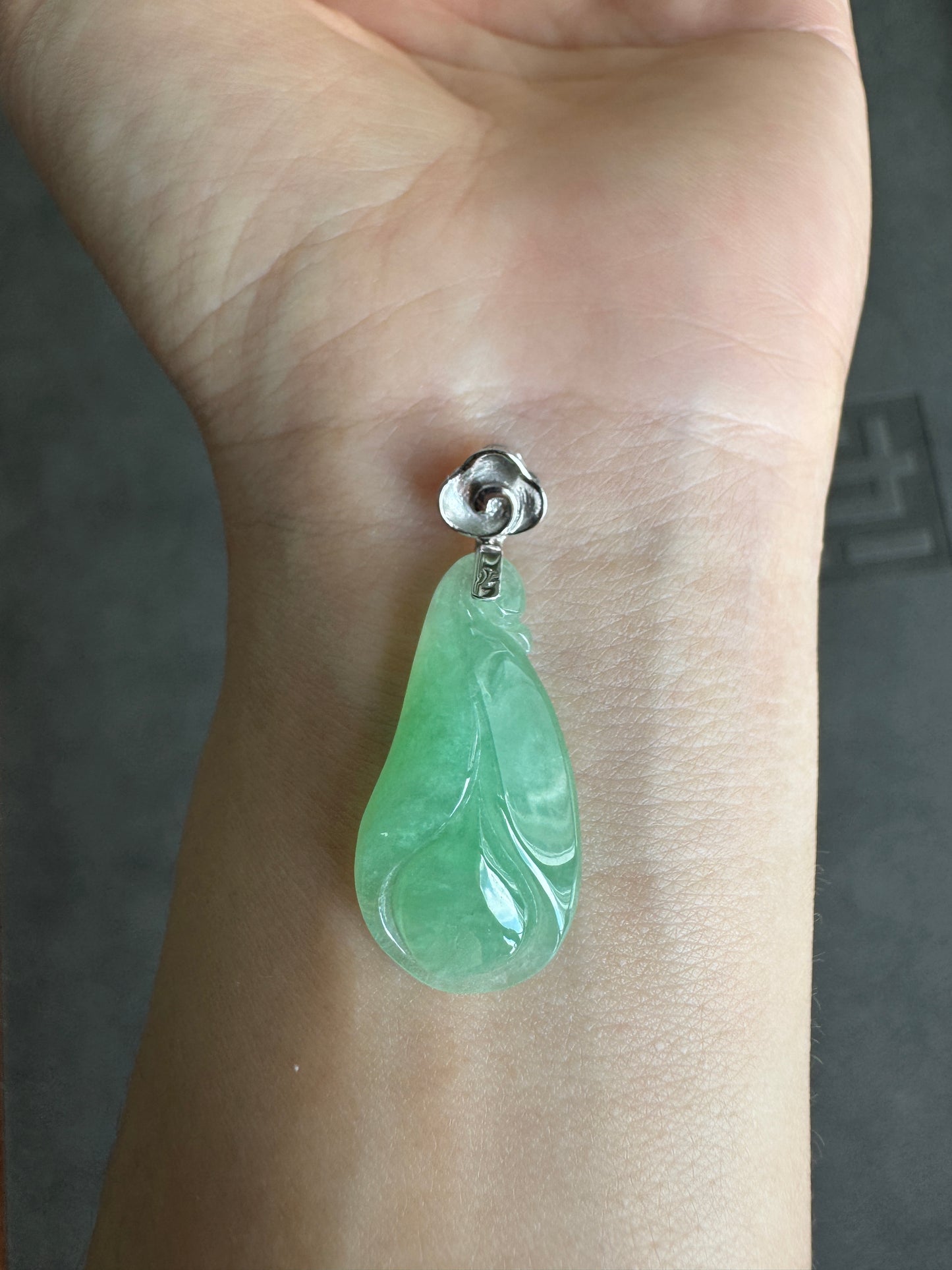 #P0442 "Magnolia" Icy Bright Sun Green Jadeite Jade 18K White Gold Pendant