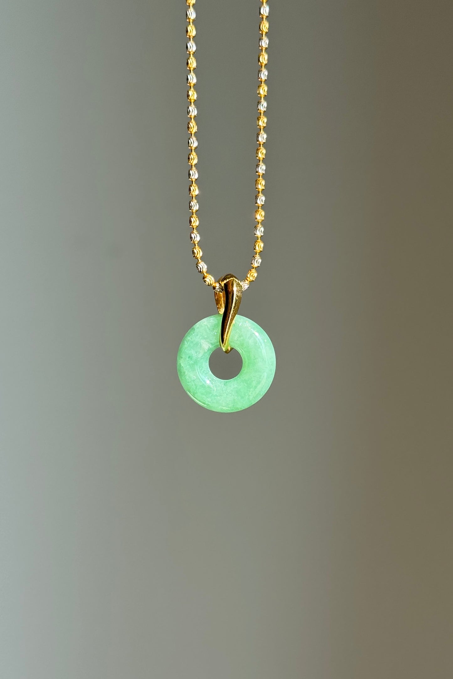 #P0565 "Bi" Vivid Green Jadeite Jade Donut 18K Yellow Gold Pendant