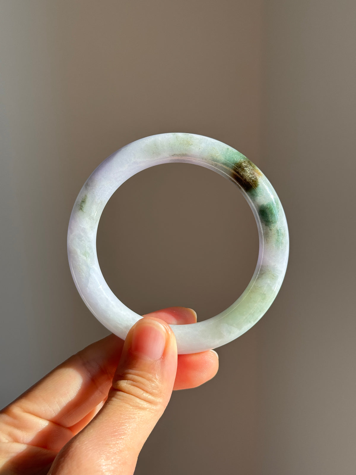 #0427 Lavender Green Yellow Round Jade Bangle Size 53.8 (fits up to 55)