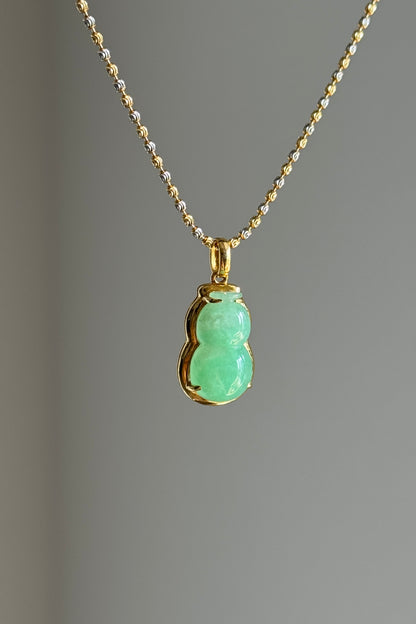 #P0427 "Hulu / Gourd" Icy Vivid Green Jadeite Jade 18K Yellow Gold Pendant