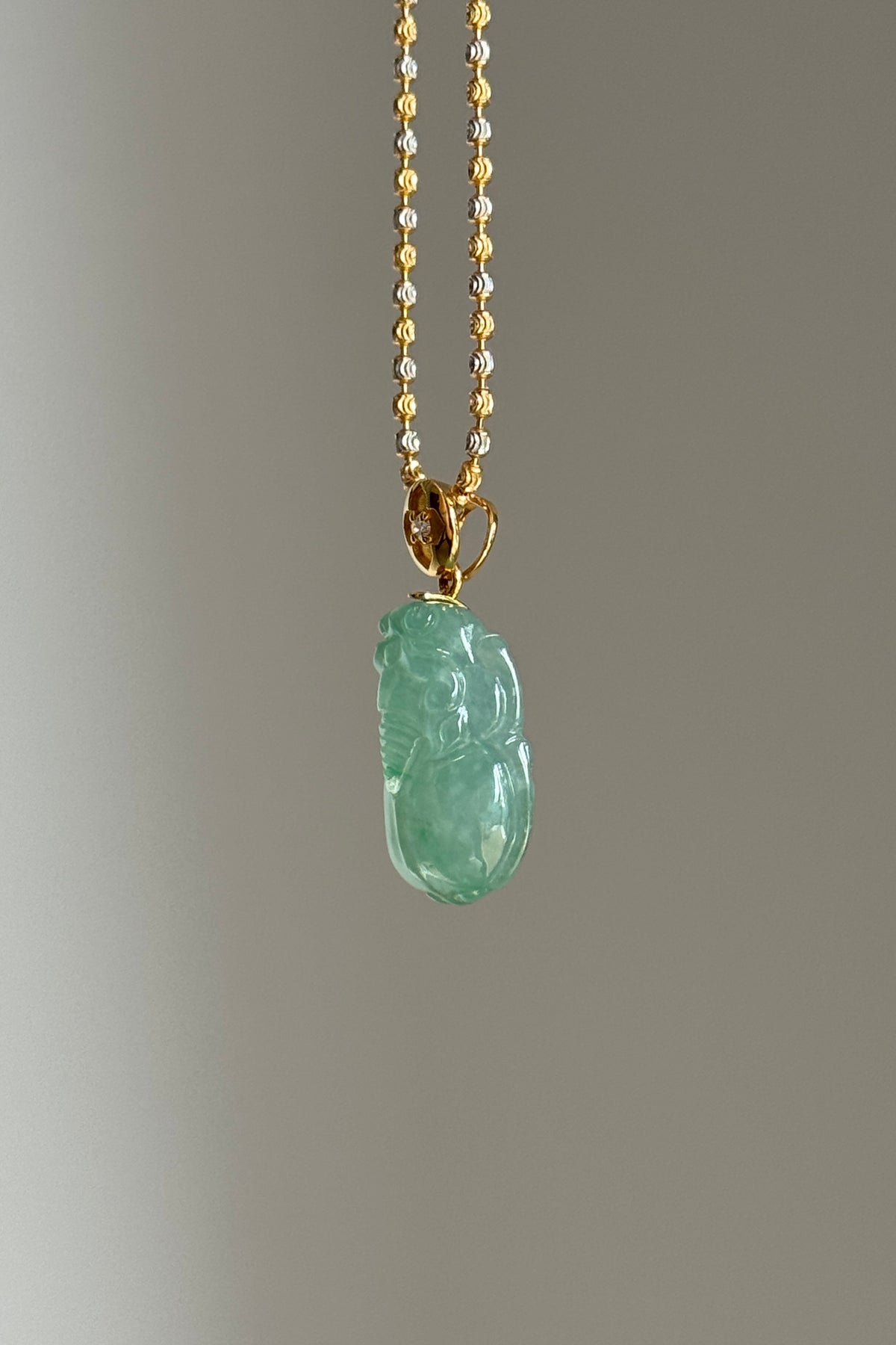 #P0566 "Pixiu" Icy Vivid Green Jadeite Jade 18K Yellow Gold Pendant