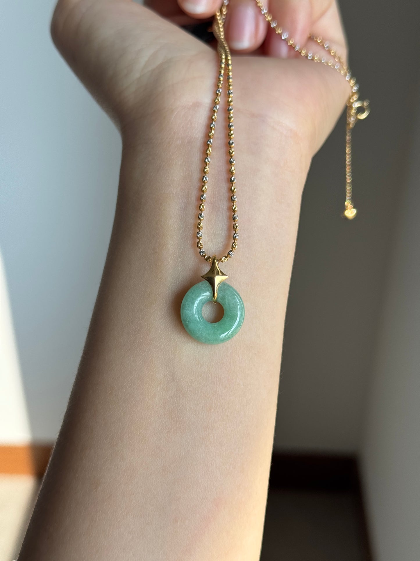 #P0539 "Bi" Vivid Green Jadeite Jade Donut 18K Yellow Gold Pendant