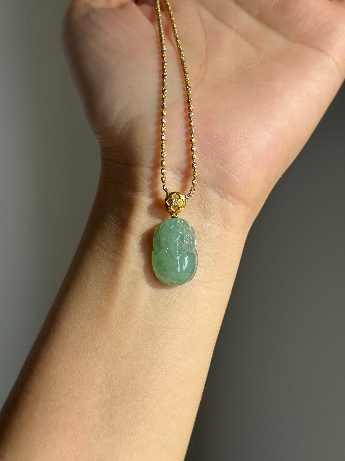 #P0566 "Pixiu" Icy Vivid Green Jadeite Jade 18K Yellow Gold Pendant