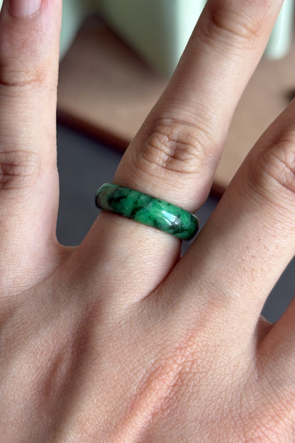 #R0601 Rich Green Jadeite Jade Band Ring Size 8