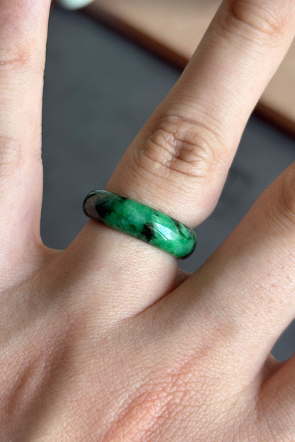 #R0602 Rich Green Jadeite Jade Band Ring Size 8