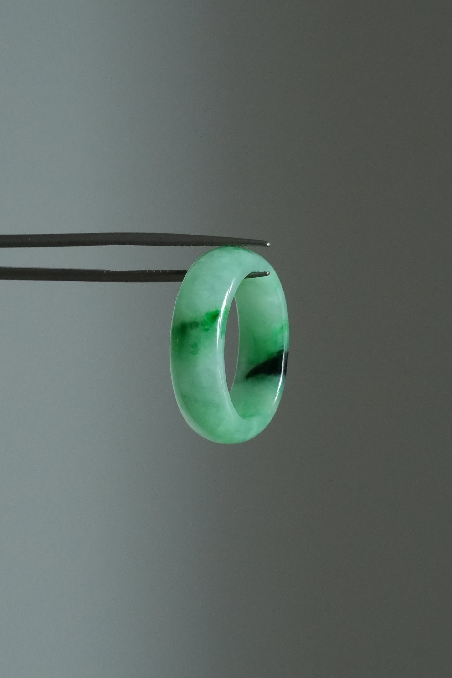 #R0604 Vivid Green Jadeite Jade Band Ring Size 8