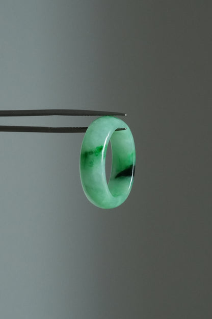 #R0604 Vivid Green Jadeite Jade Band Ring Size 8