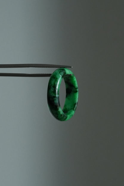 #R0602 Rich Green Jadeite Jade Band Ring Size 8
