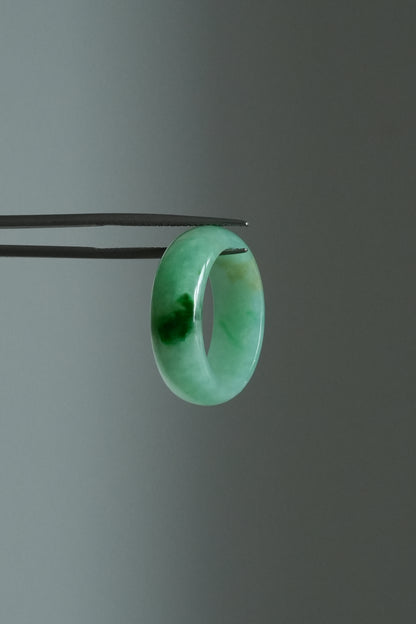 #R0603 Vivid Green Jadeite Jade Band Ring Size 7.75