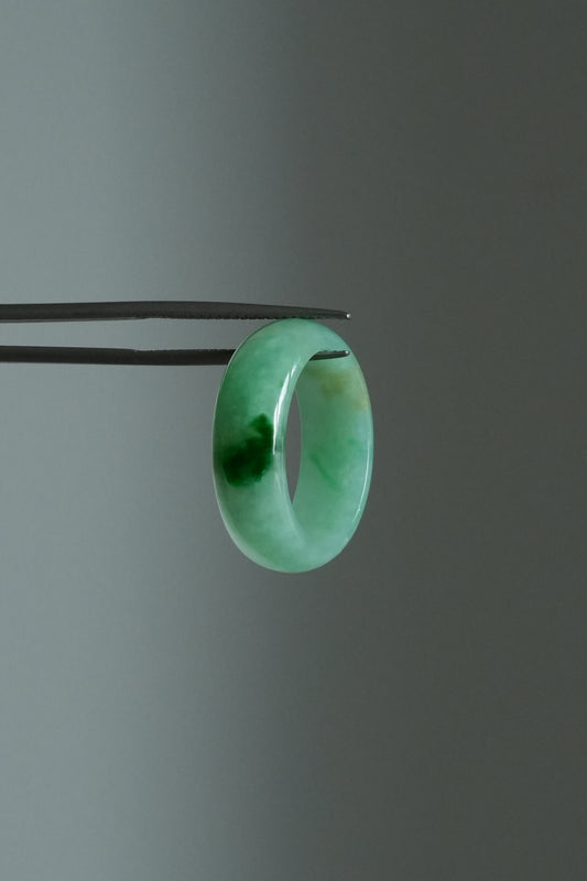 #R0603 Vivid Green Jadeite Jade Band Ring Size 7.75