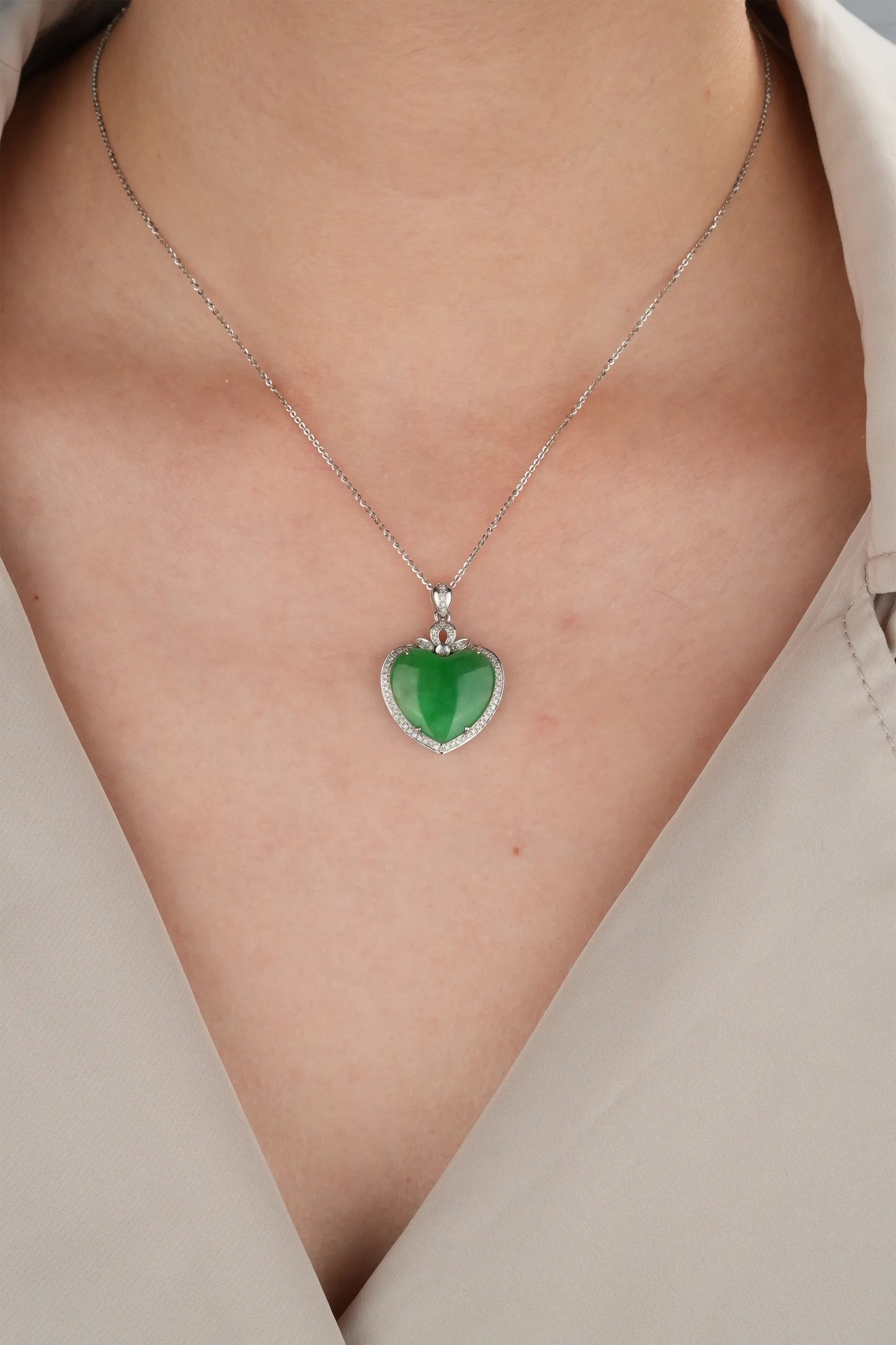 "Heart" Sun Green Jadeite Jade 18K White Gold VS Diamonds Pendant