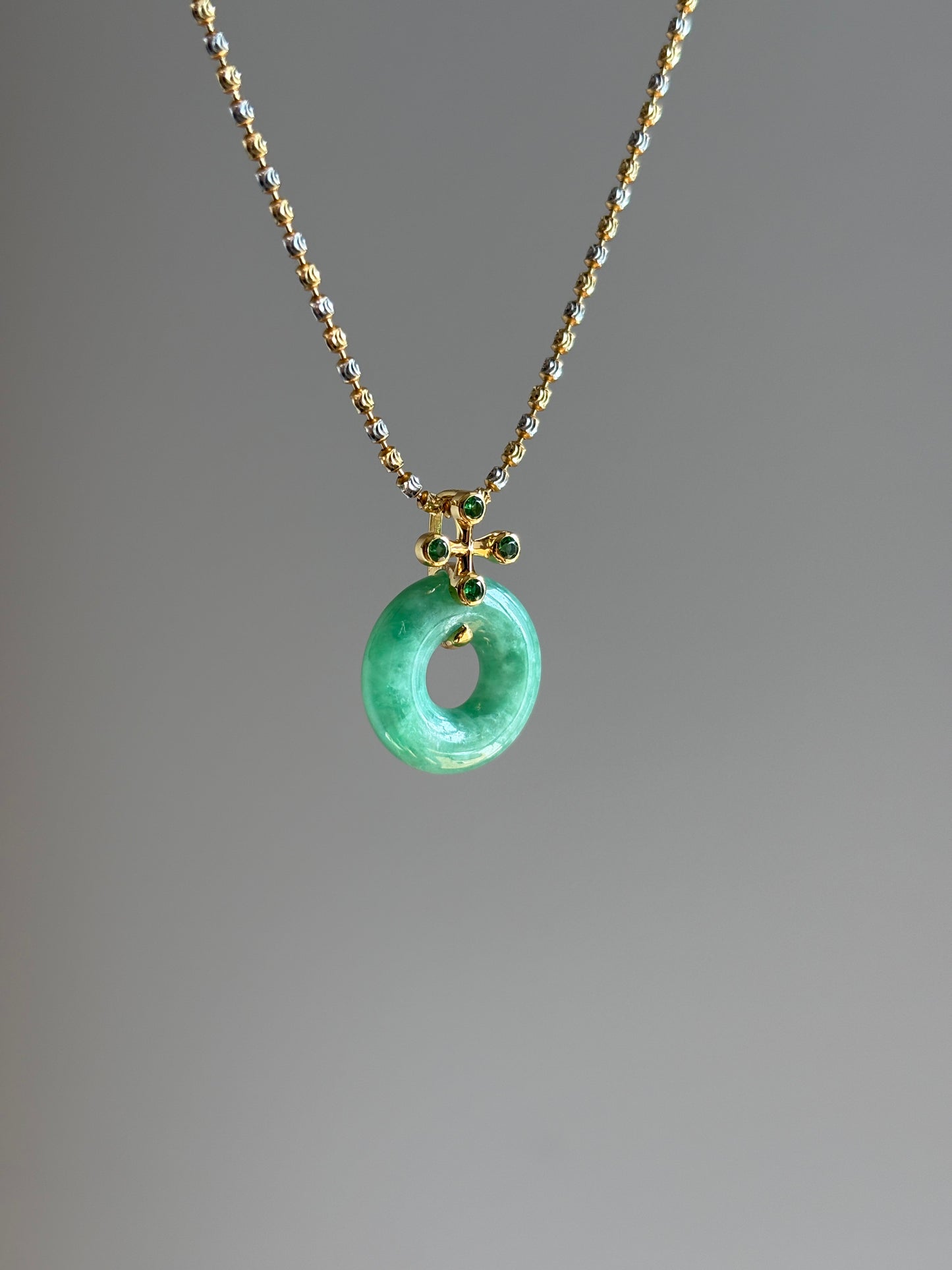 #P0534 "Bi" Vivid Green Jadeite Jade Donut 18K Yellow Gold Pendant