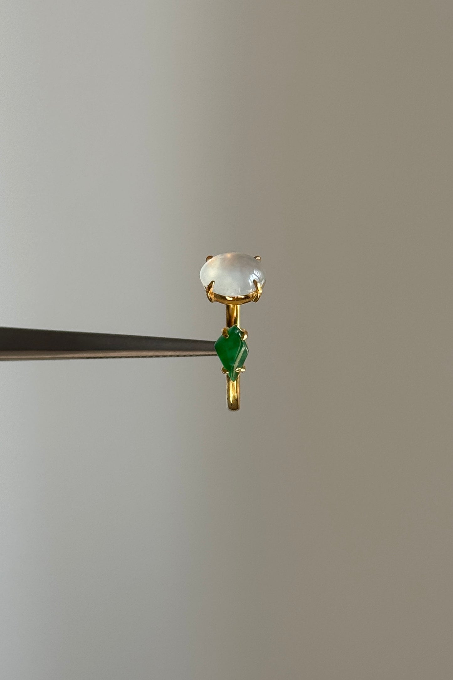 #R0620 Highly Icy White and Imperial Green Jadeite Jade 18K Yellow Gold Ring Size 6.5