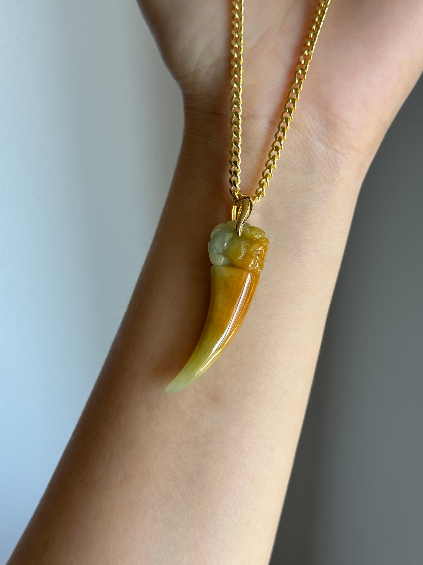 #P0560 "Dragon's Fang" Golden Yellow Green Jadeite Jade 18K Yellow Gold Pendant
