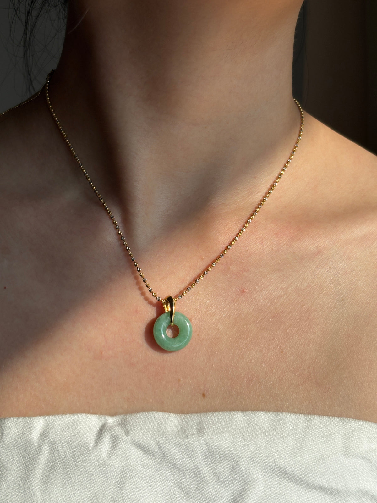 #P0565 "Bi" Vivid Green Jadeite Jade Donut 18K Yellow Gold Pendant