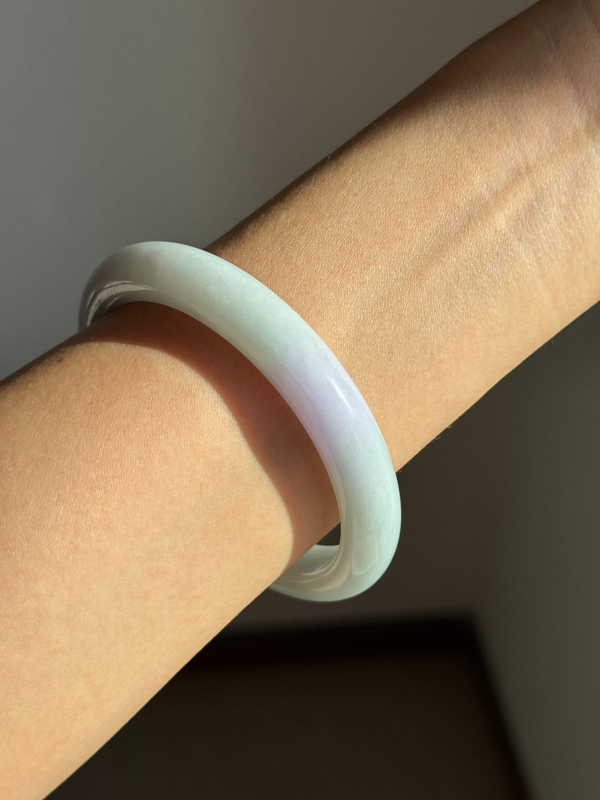 #0446 Light Green Lavender Ink Jade Bangle Size 60
