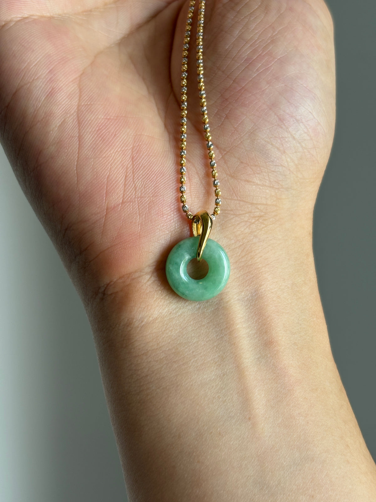#P0565 "Bi" Vivid Green Jadeite Jade Donut 18K Yellow Gold Pendant