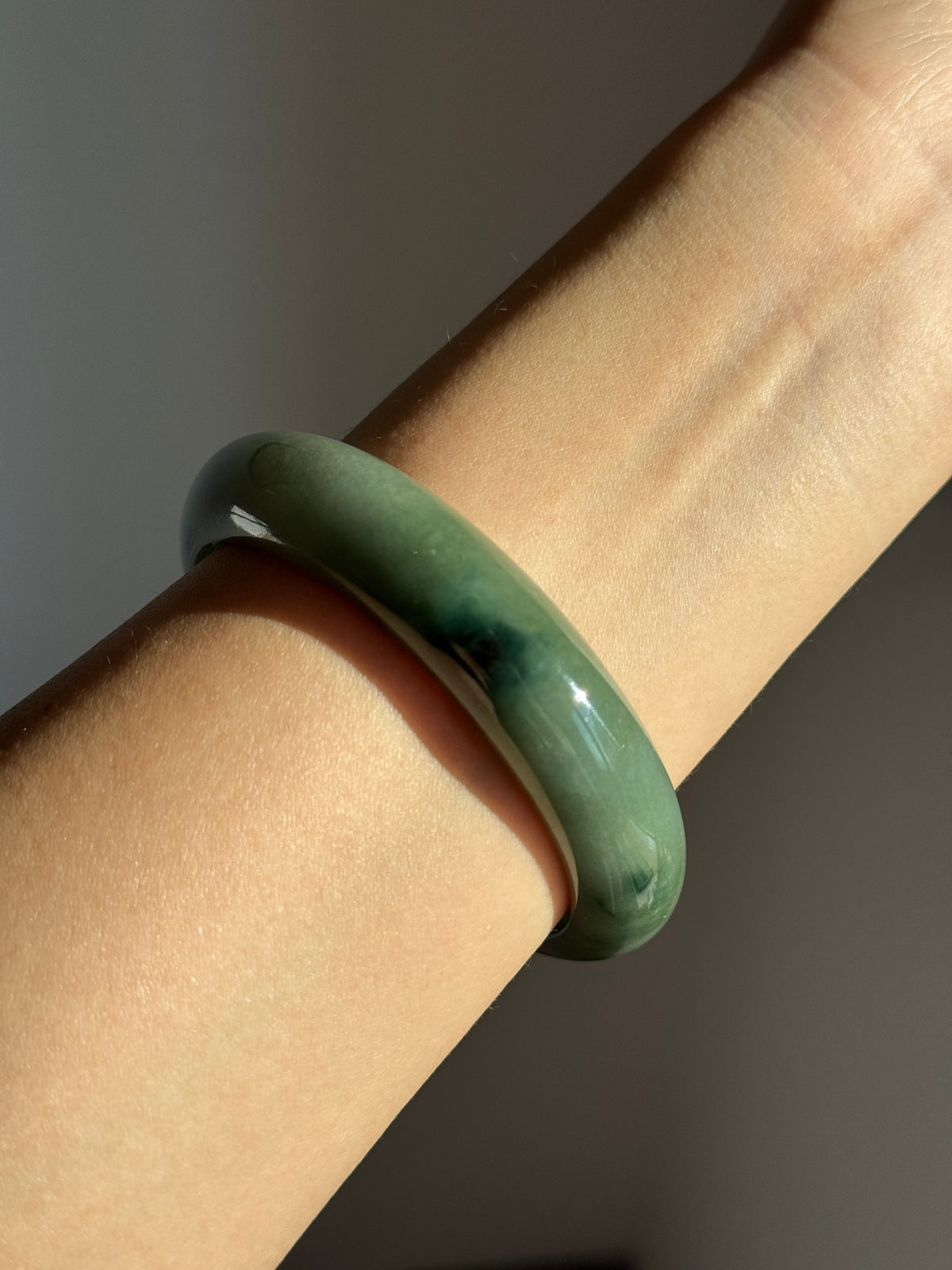 #0430 Icy Blue Water Olive Green Rich Blue Flower Jade Bangle Size 54.5