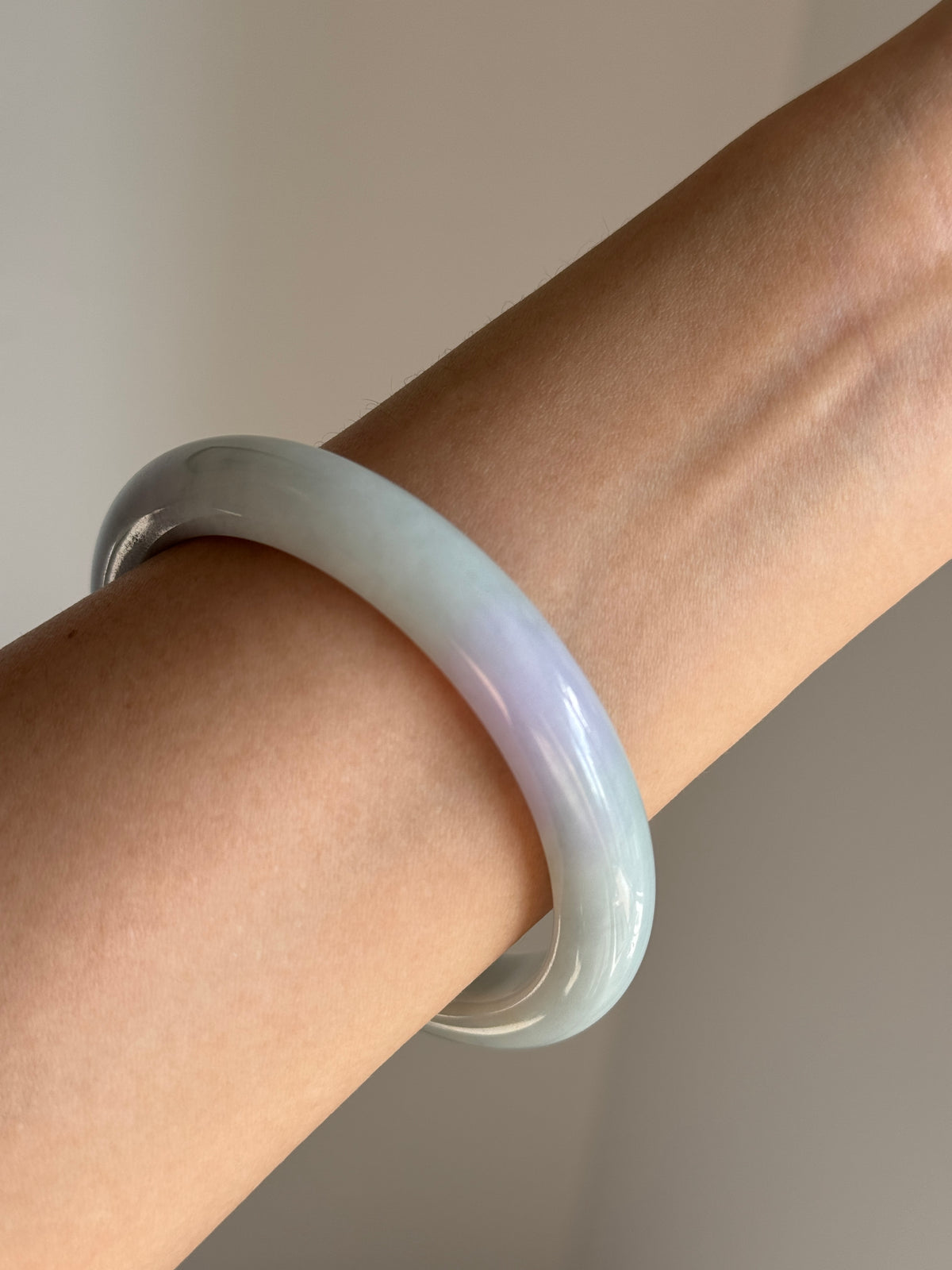 #0446 Light Green Lavender Ink Jade Bangle Size 60