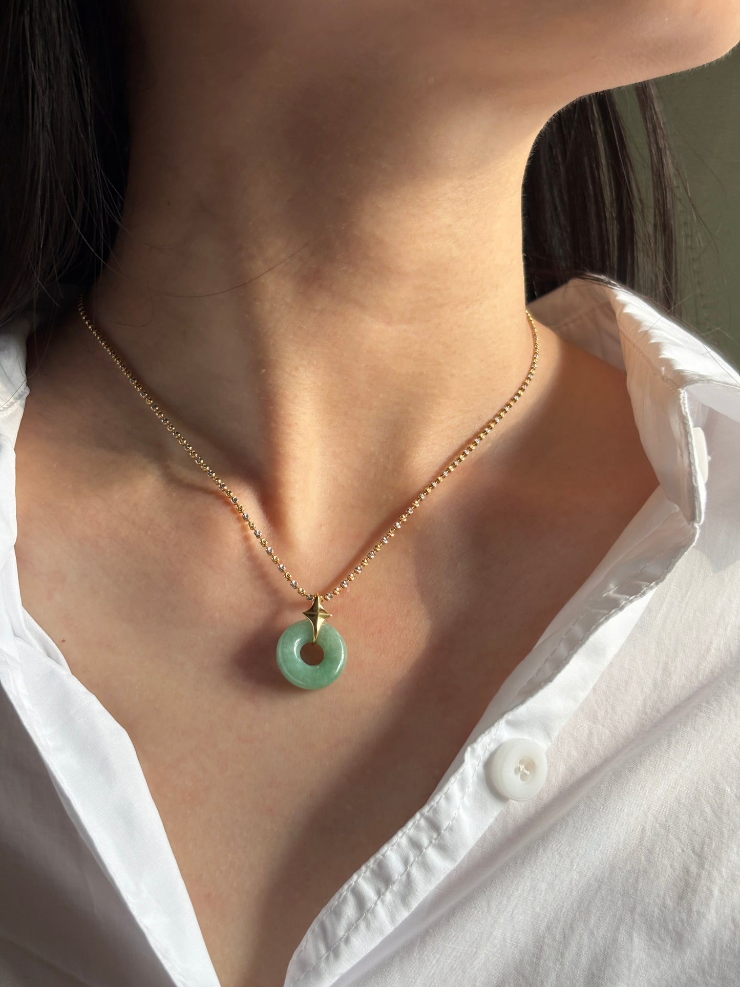 #P0539 "Bi" Vivid Green Jadeite Jade Donut 18K Yellow Gold Pendant