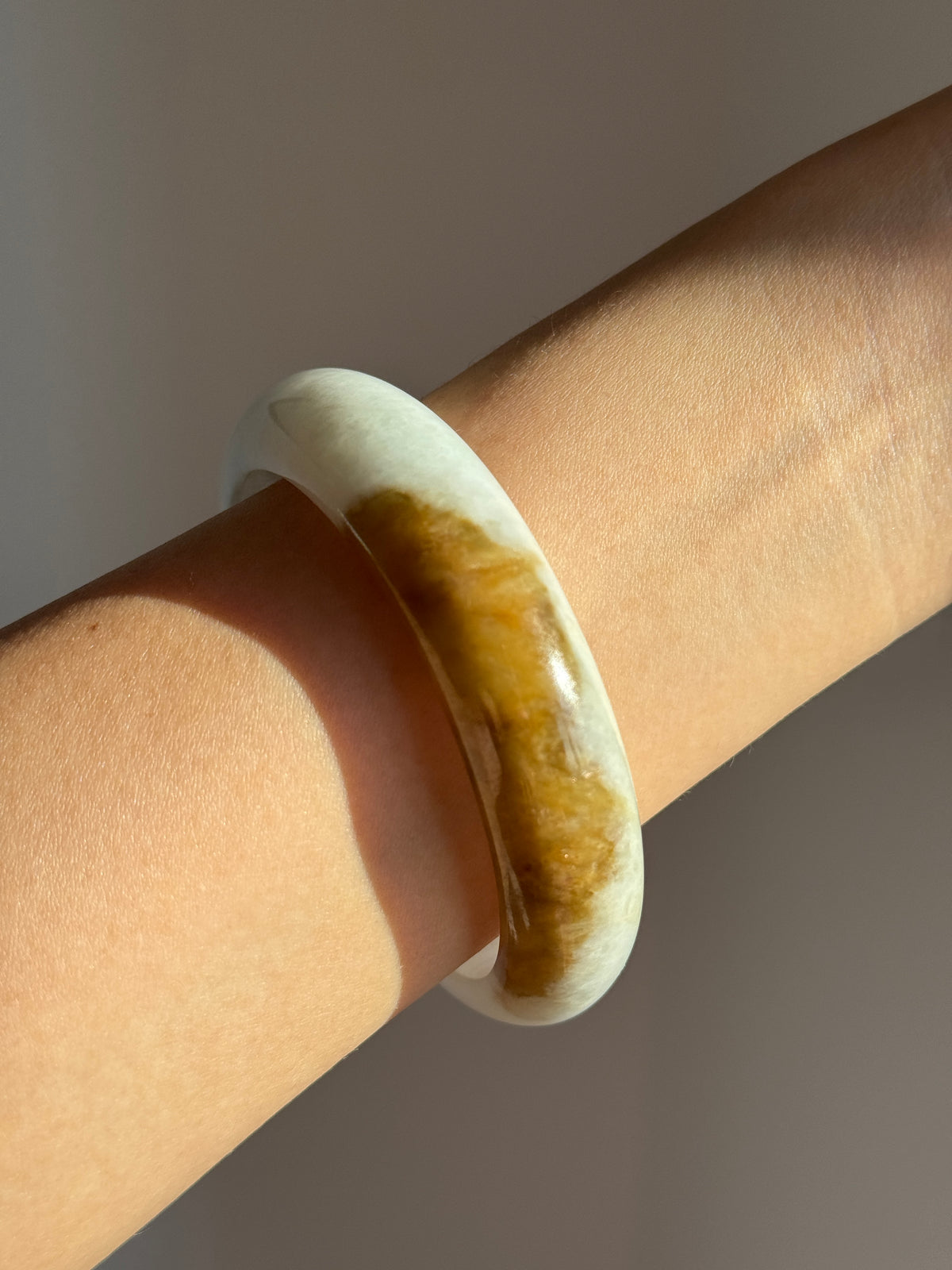 #0432 Yellow Light Green Lavender Jade Bangle Size 60.2