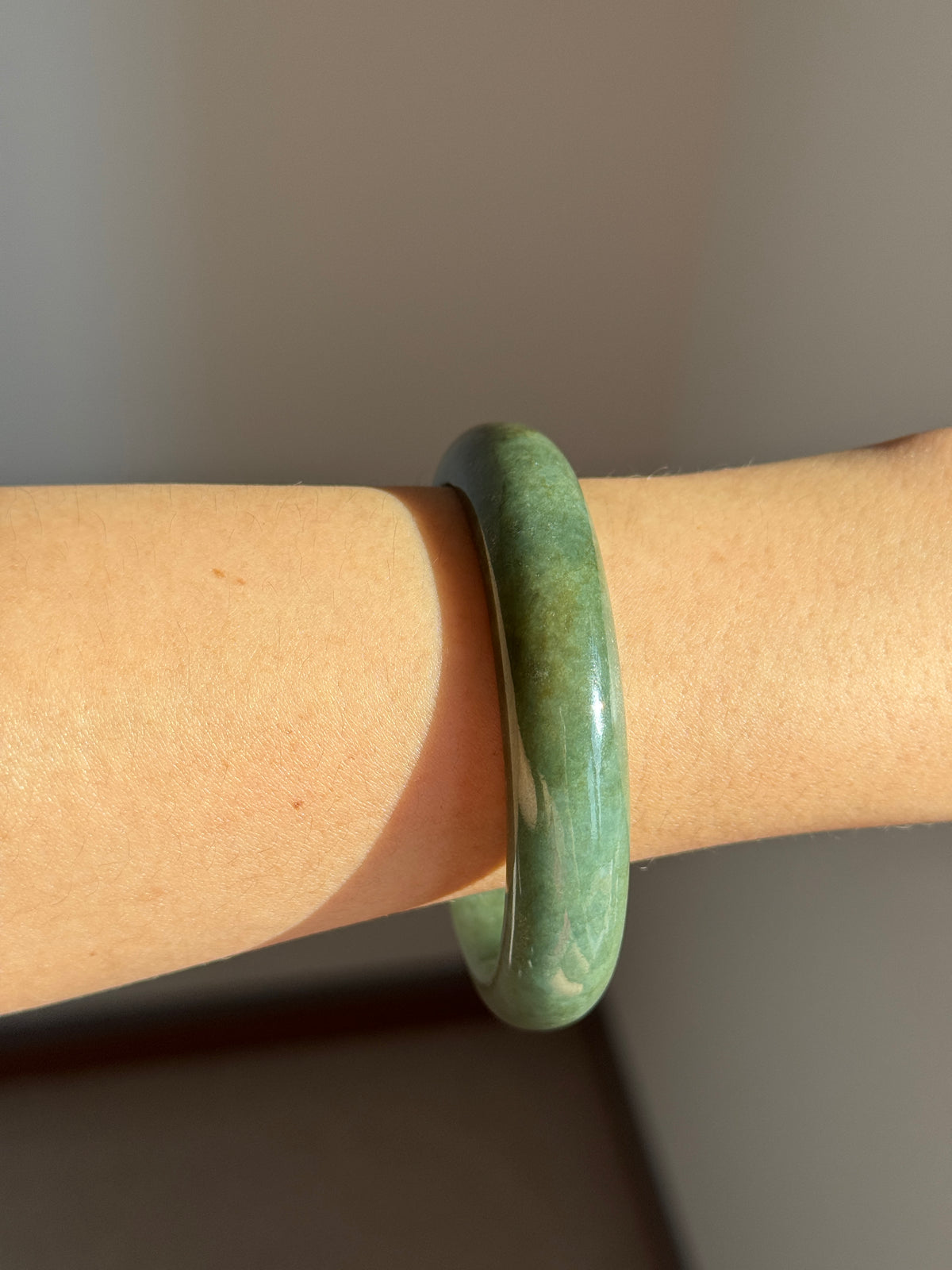 #0425 Olive Green Jade Bangle Size 58.6