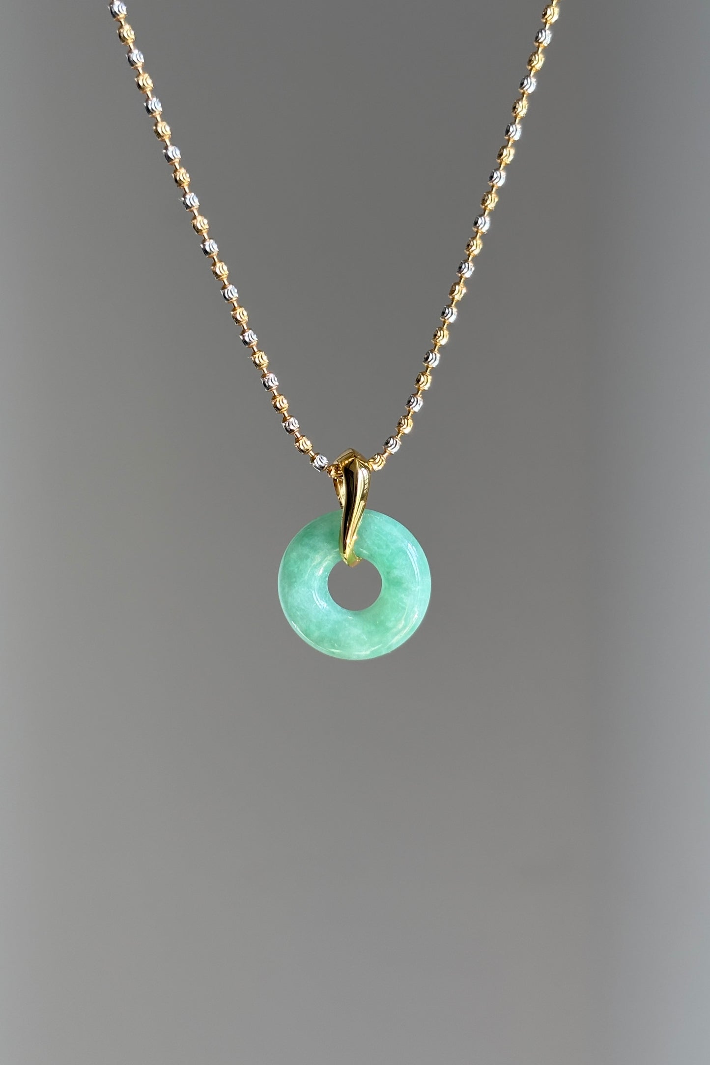 #P0519 "Bi" Vivid Green Jadeite Jade Donut 18K Yellow Gold Pendant