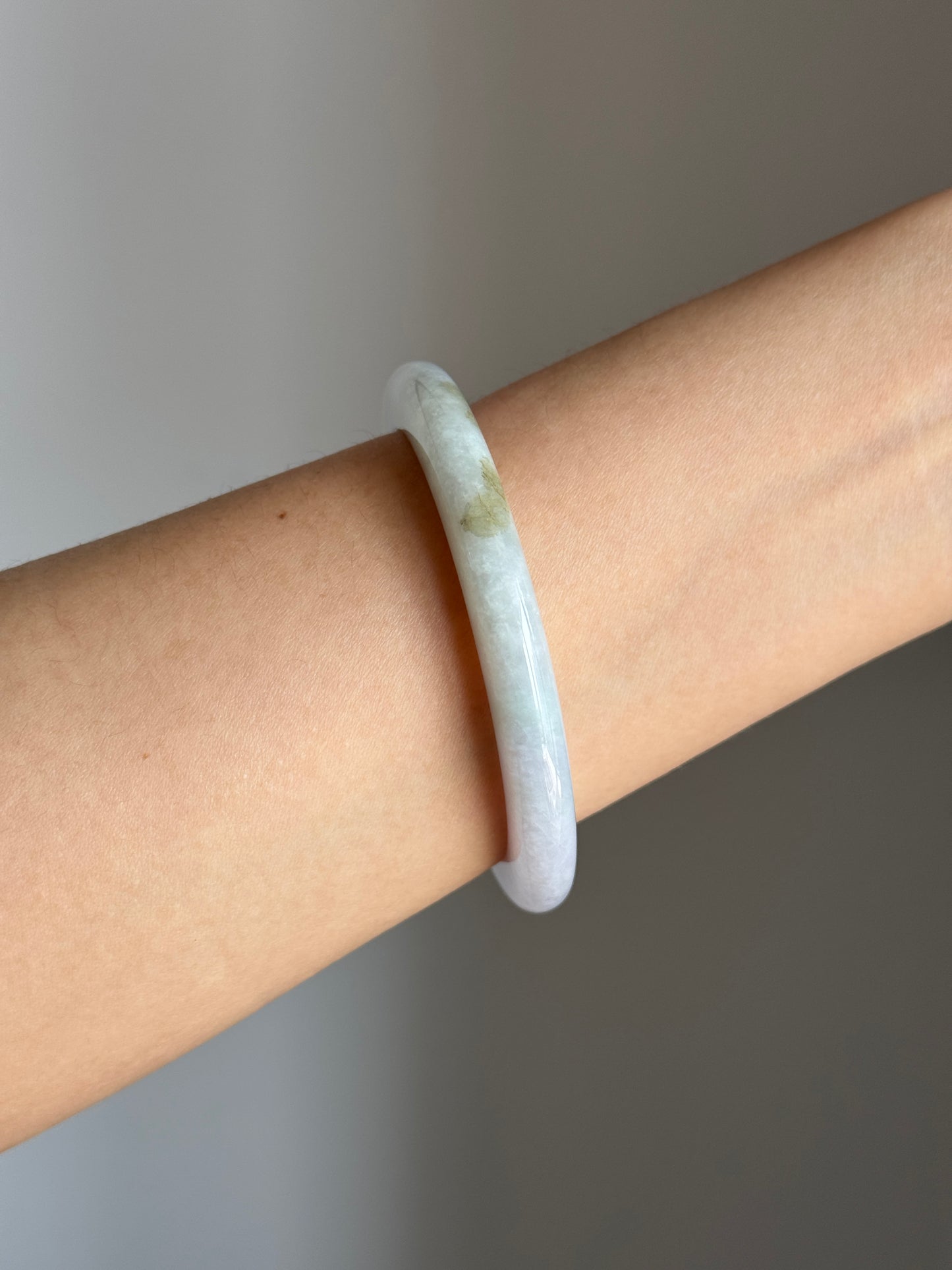 #0400 Icy Olive Green Yellow Light Lavender Jade Bangle Size 56.3
