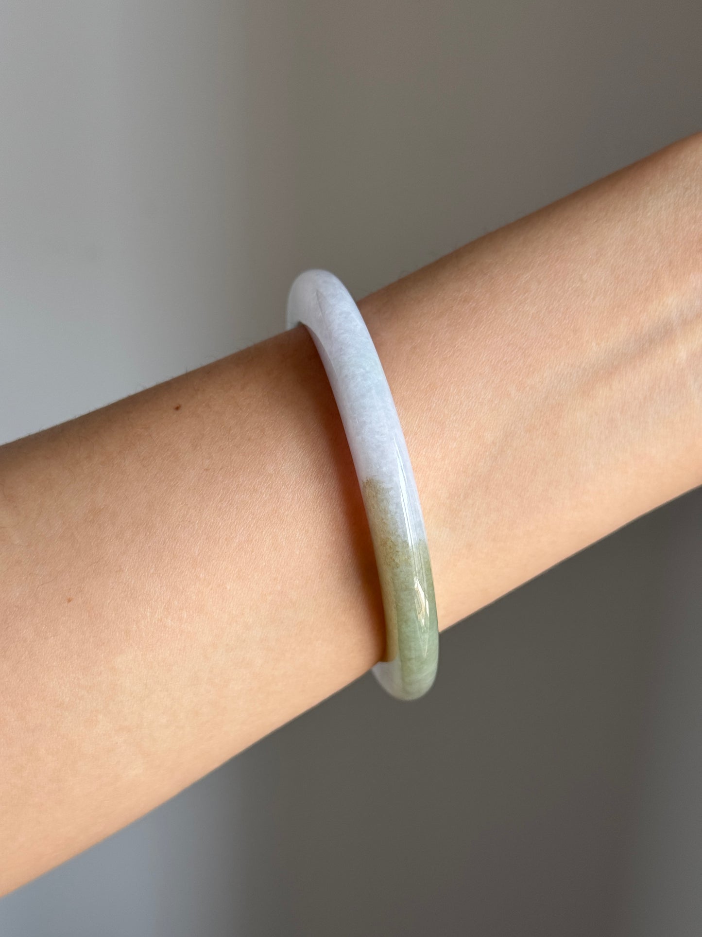 #0400 Icy Olive Green Yellow Light Lavender Jade Bangle Size 56.3