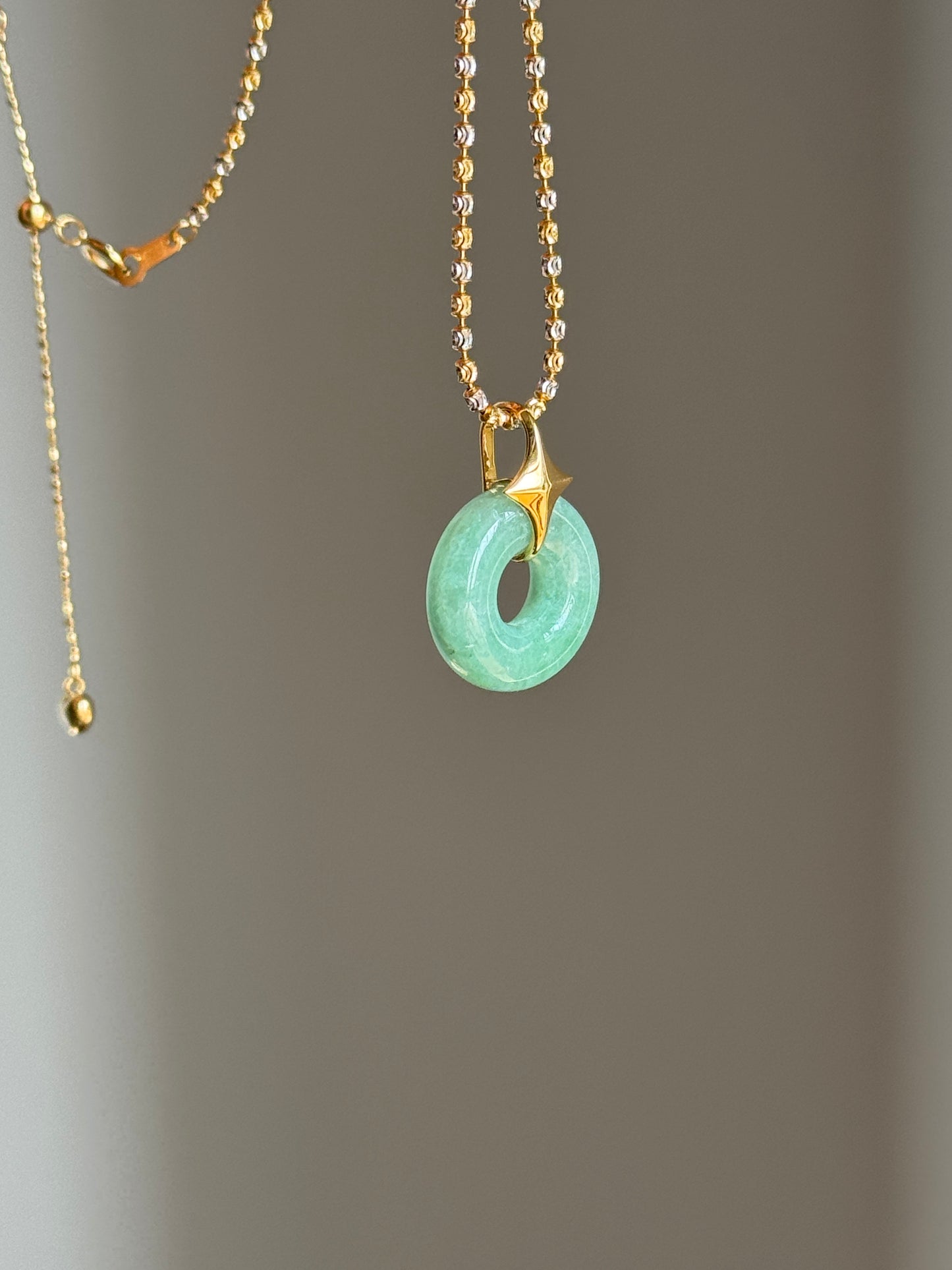 #P0539 "Bi" Vivid Green Jadeite Jade Donut 18K Yellow Gold Pendant