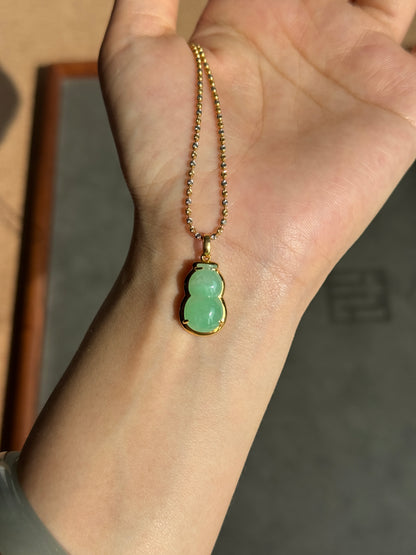 #P0427 "Hulu / Gourd" Icy Vivid Green Jadeite Jade 18K Yellow Gold Pendant