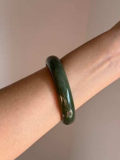 #0425 Olive Green Jade Bangle Size 58.6