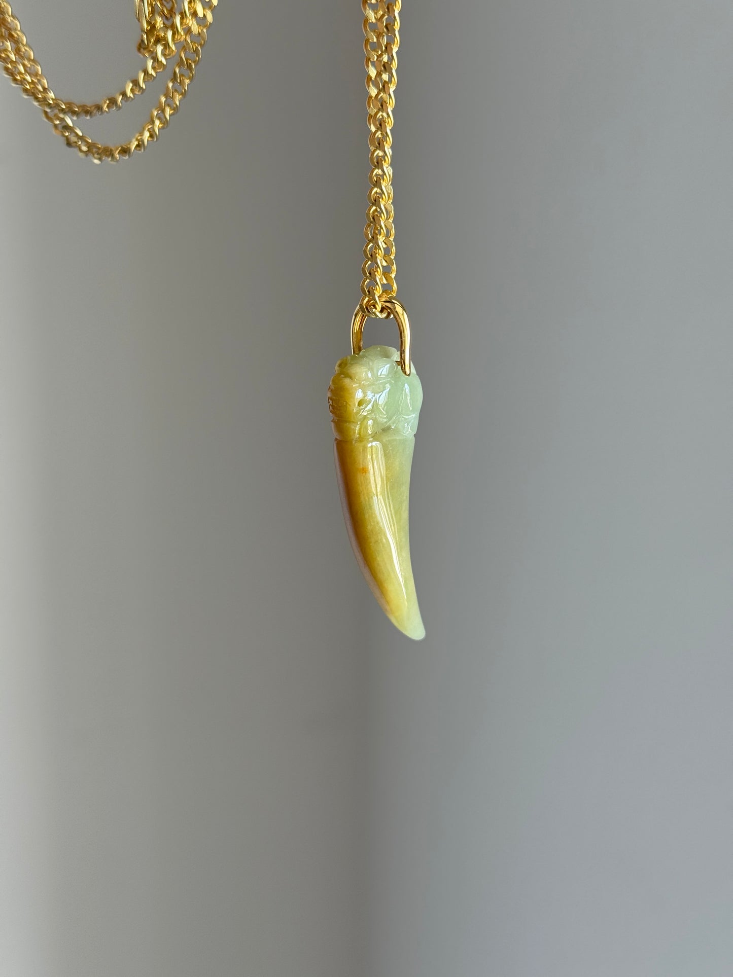 #P0560 "Dragon's Fang" Golden Yellow Green Jadeite Jade 18K Yellow Gold Pendant
