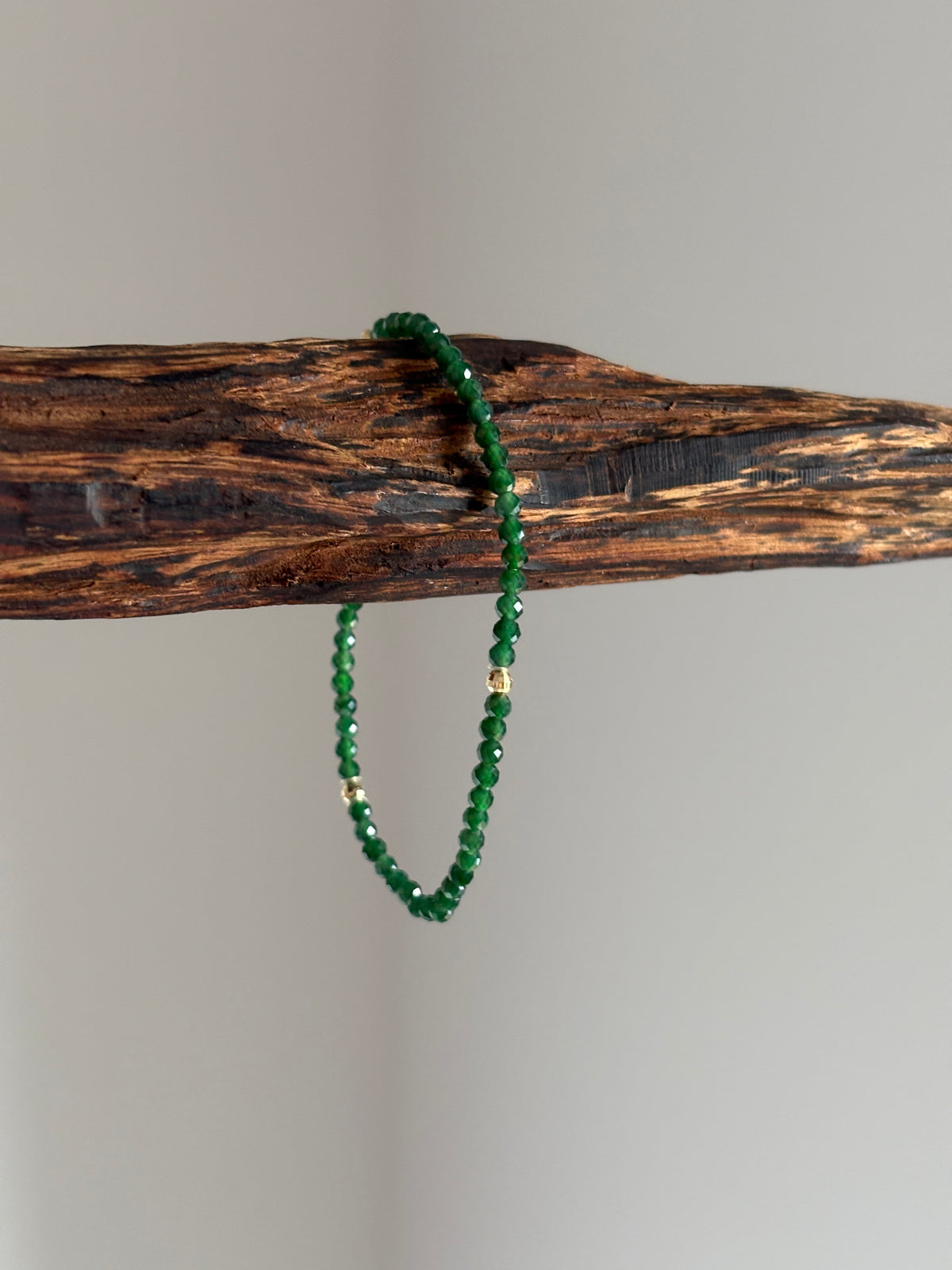 #B0801 Icy Imperial Green Jadeite Jade Diamond-cut Beads 18K Gold Bracelet