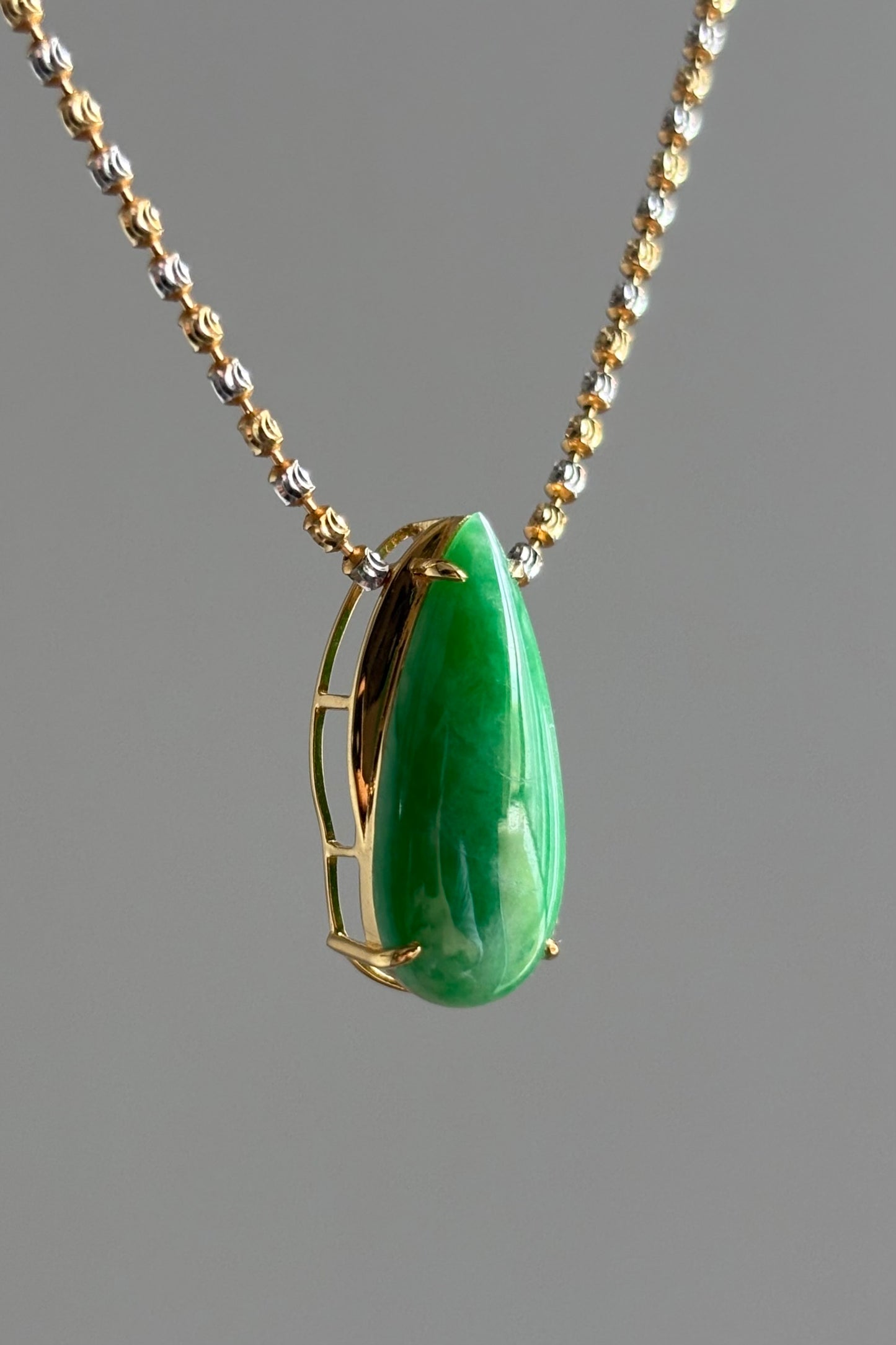 #P0465 "Water Drop" Vivid Sun Green Jadeite Jade 18K Yellow Gold Pendant