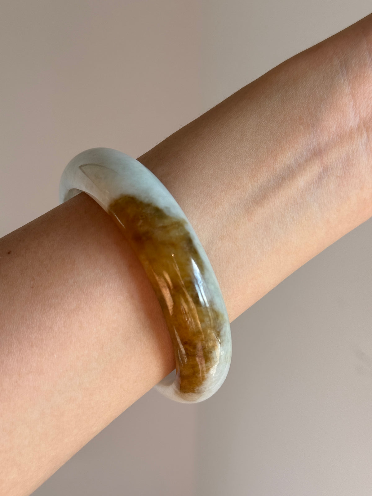 #0432 Yellow Light Green Lavender Jade Bangle Size 60.2