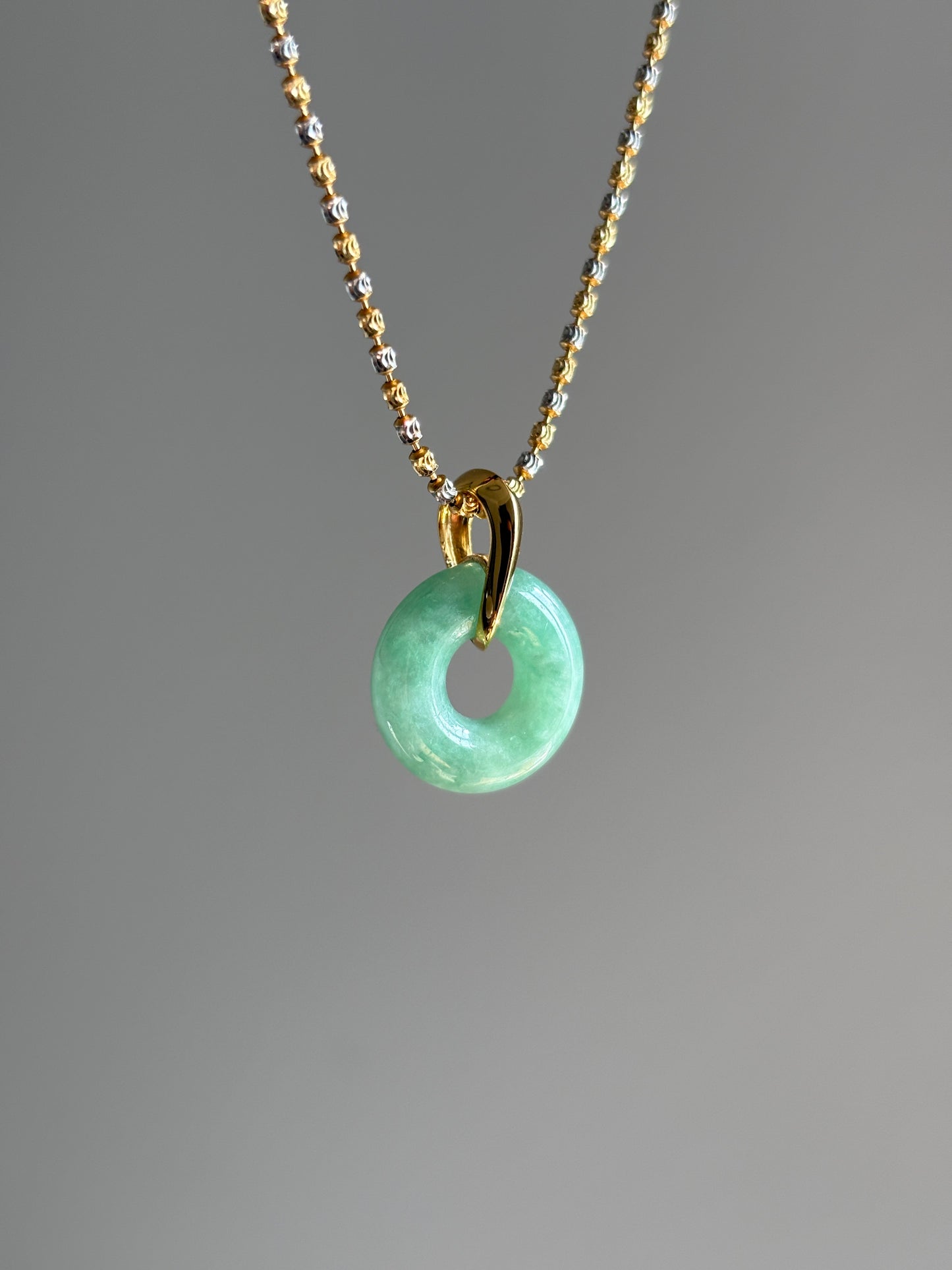 #P0519 "Bi" Vivid Green Jadeite Jade Donut 18K Yellow Gold Pendant