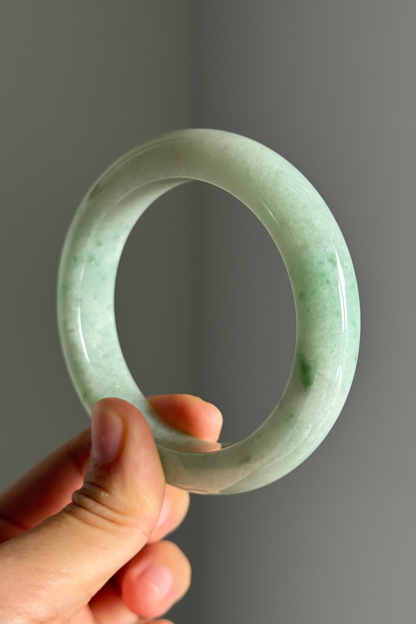 #0362 Vivid Green Flower Jade Bangle Size 57.2