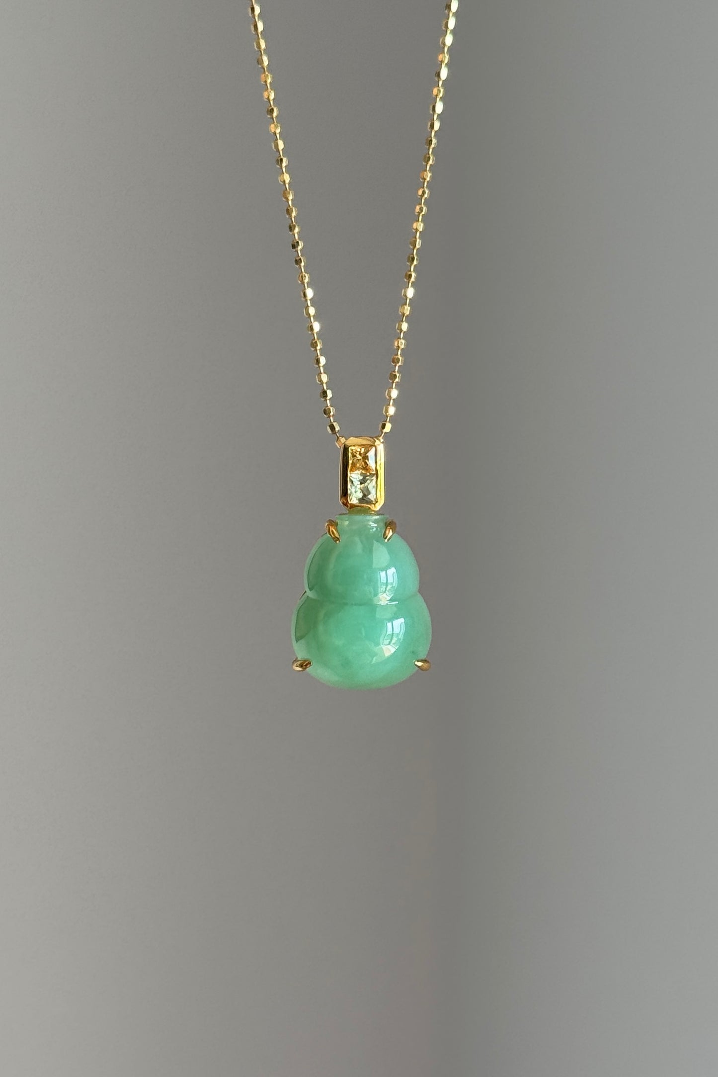 #P0564 "Hulu/Gourd" Icy Lotus Green Jadeite Jade 18K Yellow Gold Pendant