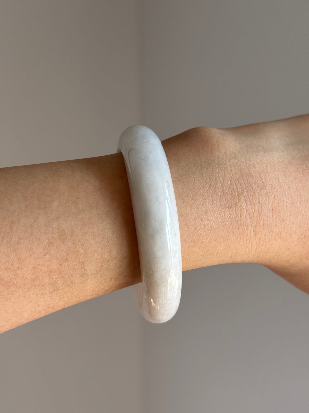 #0435 White Light Green Jade Bangle Size 53